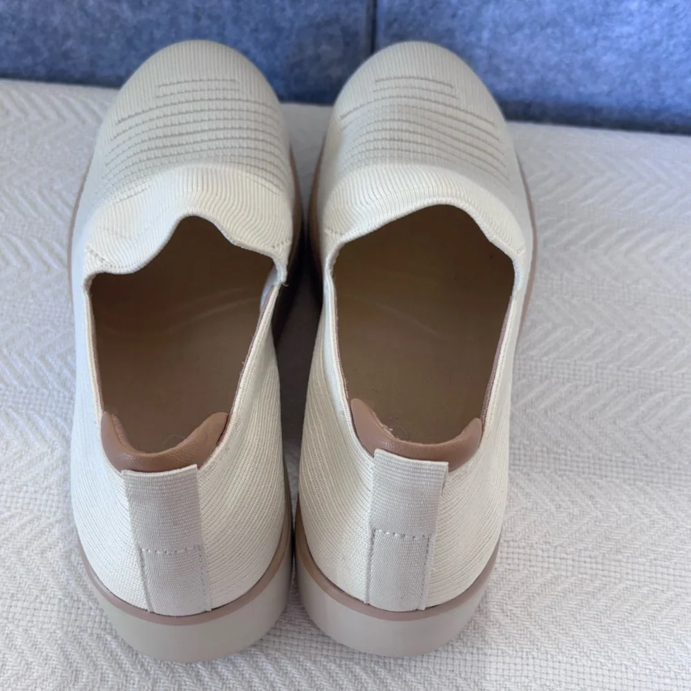 💚Alegria Cream Textured Slip-On Flats